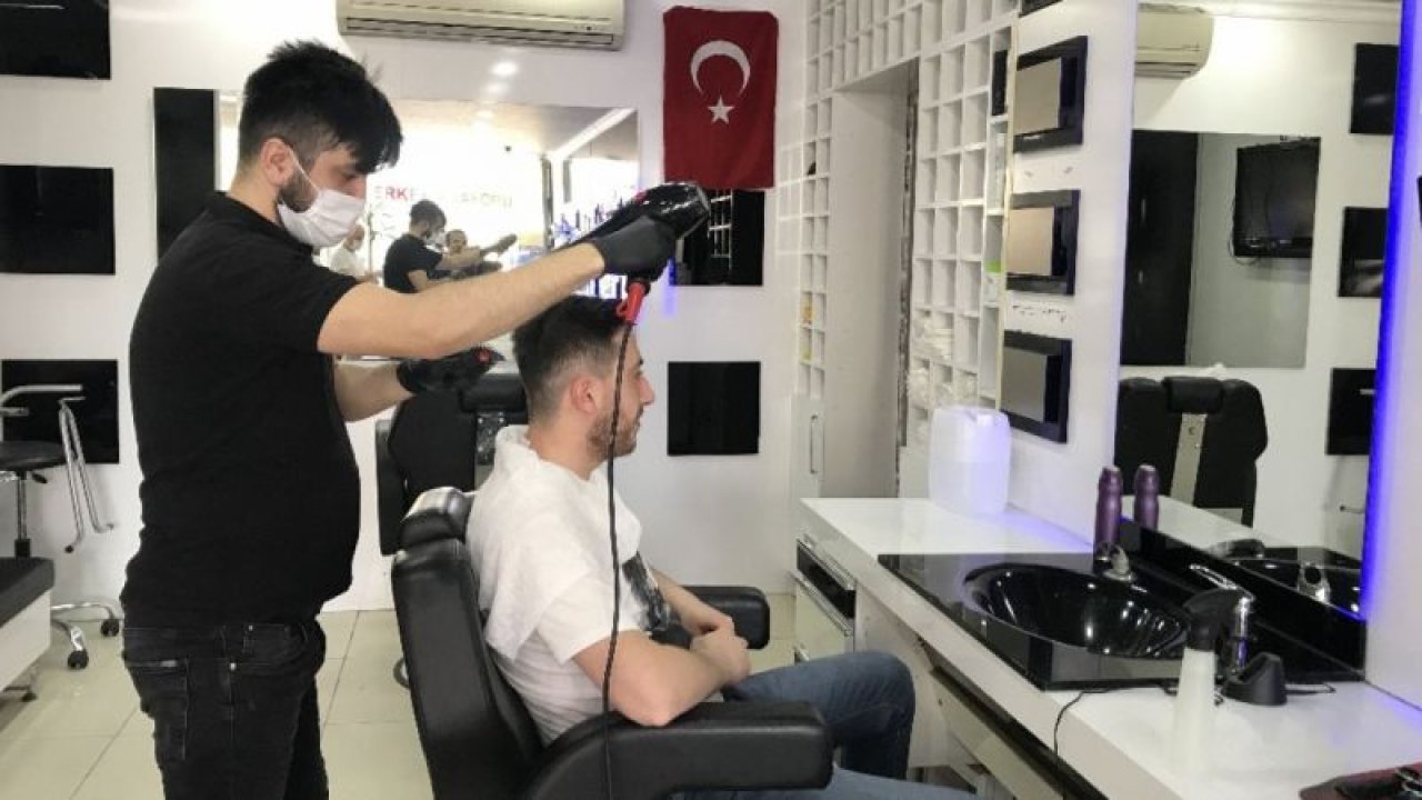 Ankara’da berberler açıldı, ilk tıraşlar yapıldı
