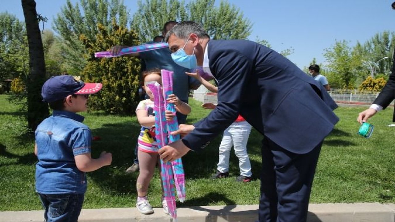 Gölbaşı Belediye Başkanı Ramazan Şimşek'ten Çocuklara Uçurtma Sürprizi