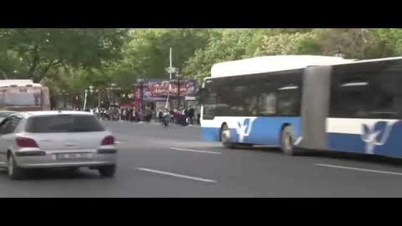 Başkent’te kısıtlamanın ilk gününde otobüs duraklarında yoğunluk yaşandı