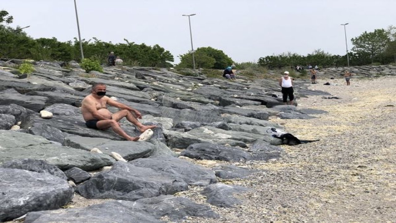 Sosyal mesafeli güneşlendiler, yasağa rağmen denize girdiler