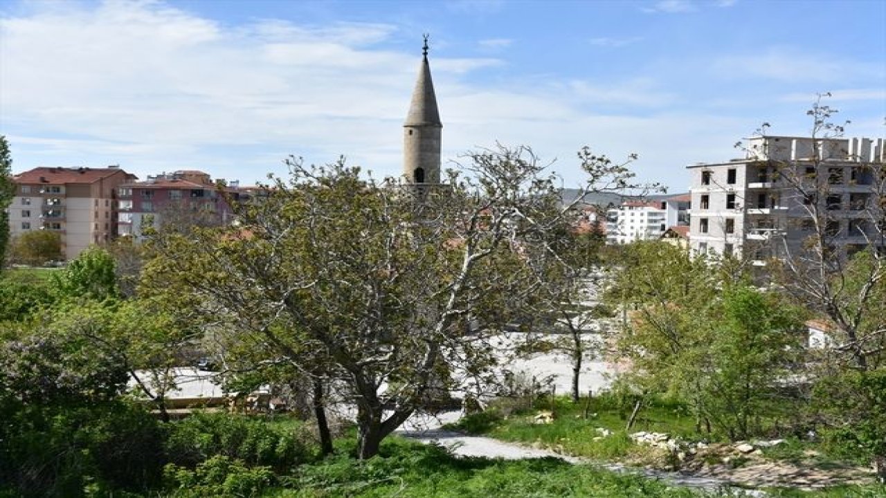 Aksaray'da Camisiz Minaereyi Görenler şaşırıyor