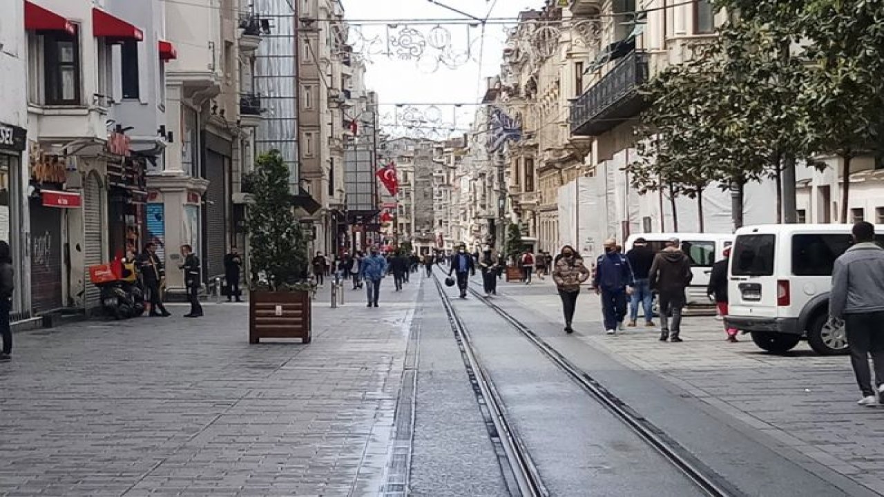 Sokağa çıkma kısıtlamaları olan 15-18 yaş arası gençlerin izinleri başladı