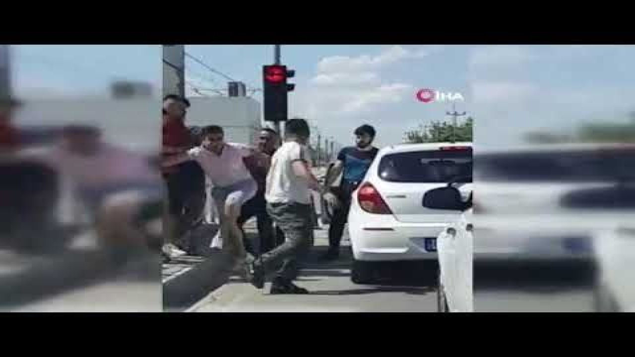 Trafikte tekme tokatlı kavga - Video Haber