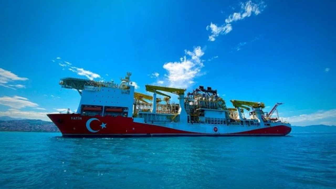 ‘Çırpınırdı Karadeniz’ türküsü ile Fatih Sondaj Gemisi Trabzon’da