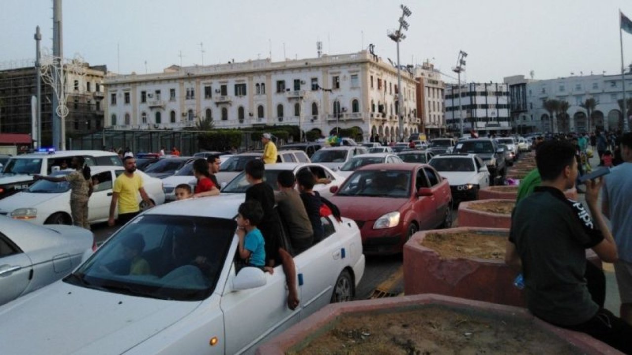 Trablus’ta Zafer kutlamaları! Halk sokaklara döküldü