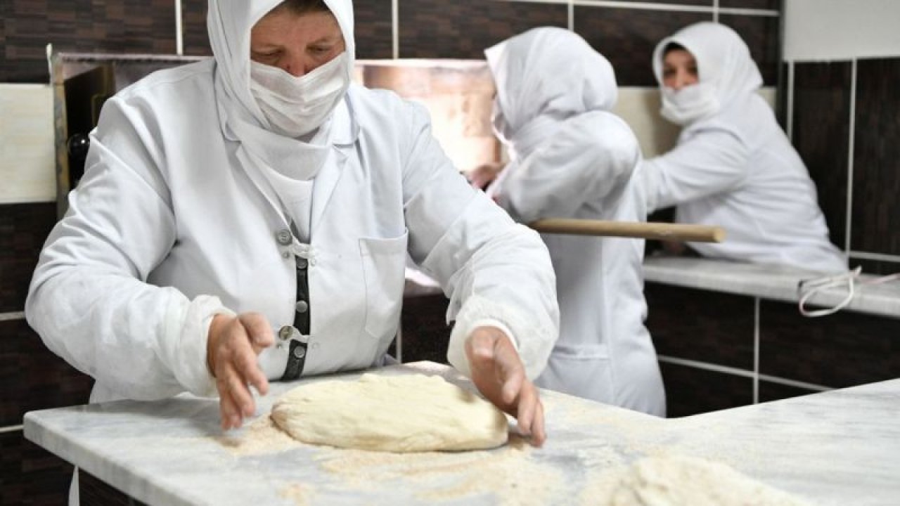 Ankara'da meşhur ekmeği üreten Fırının başında kadınlar var!