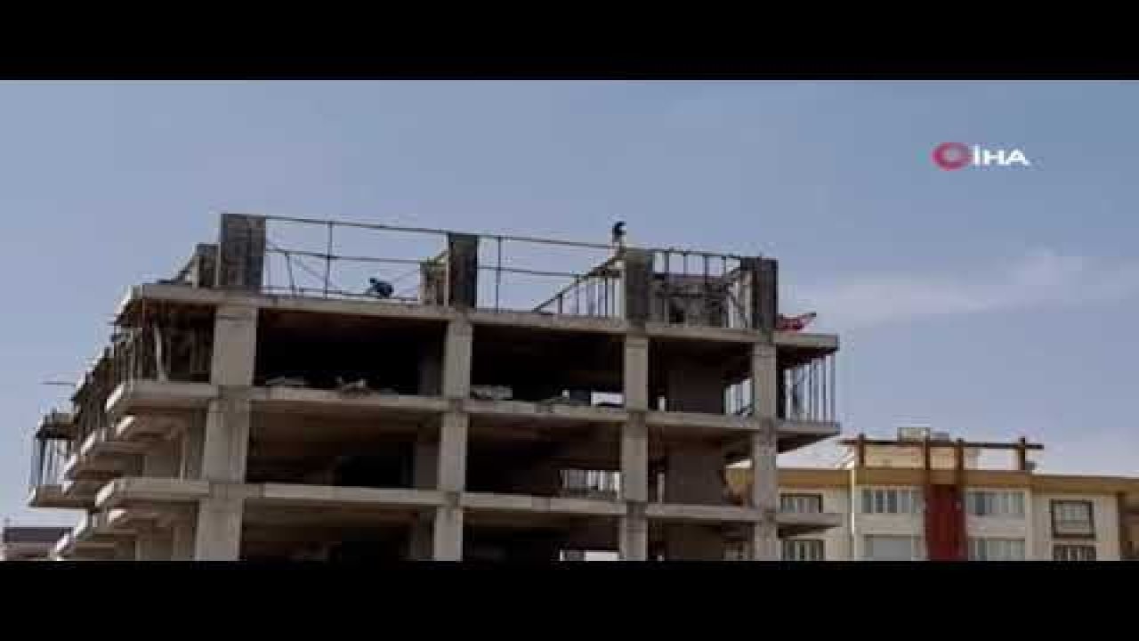İnşaat işçilerinin tehlikeli çalışması kamerada - Video Haber