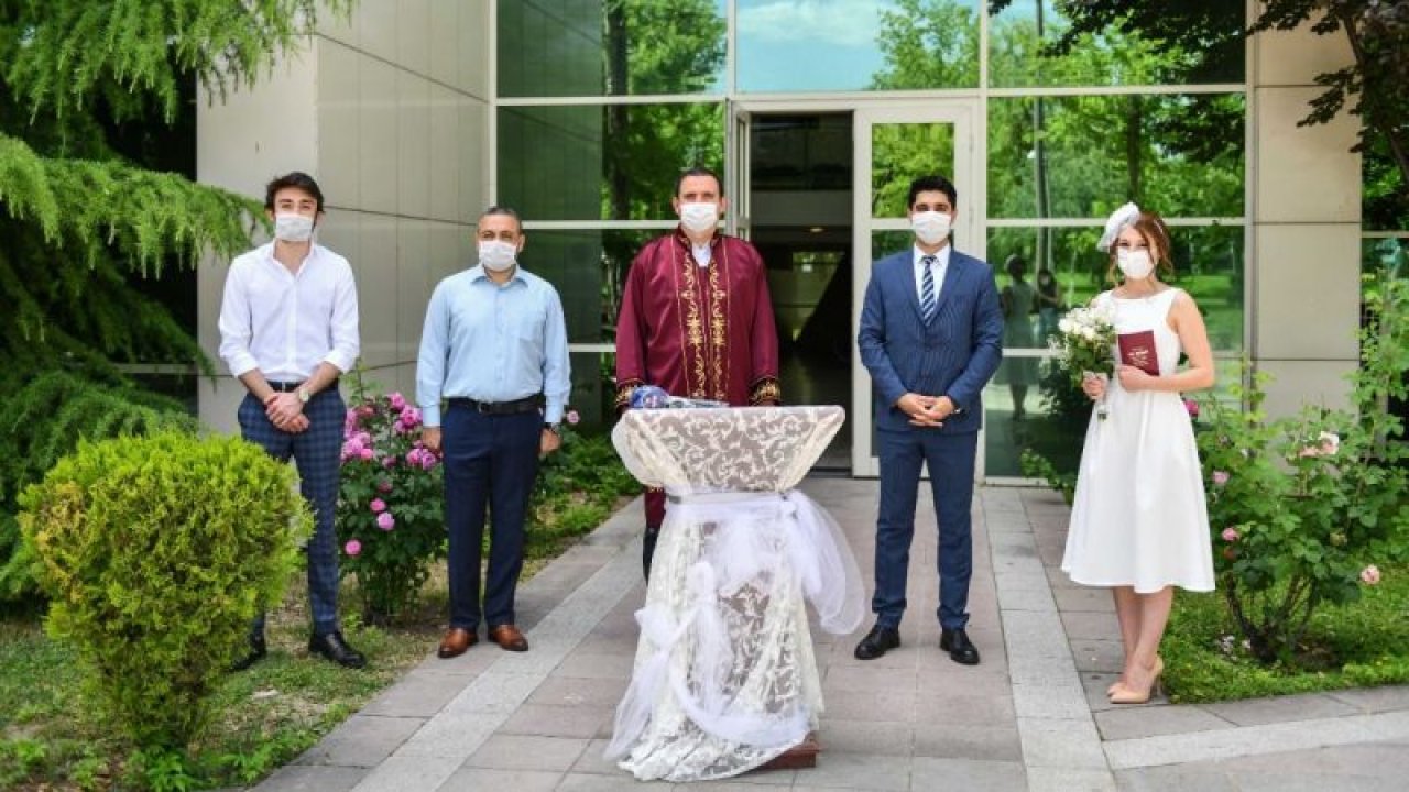 Büyükşehir’in bahçede maskeli nikah dönemi devam ediyor