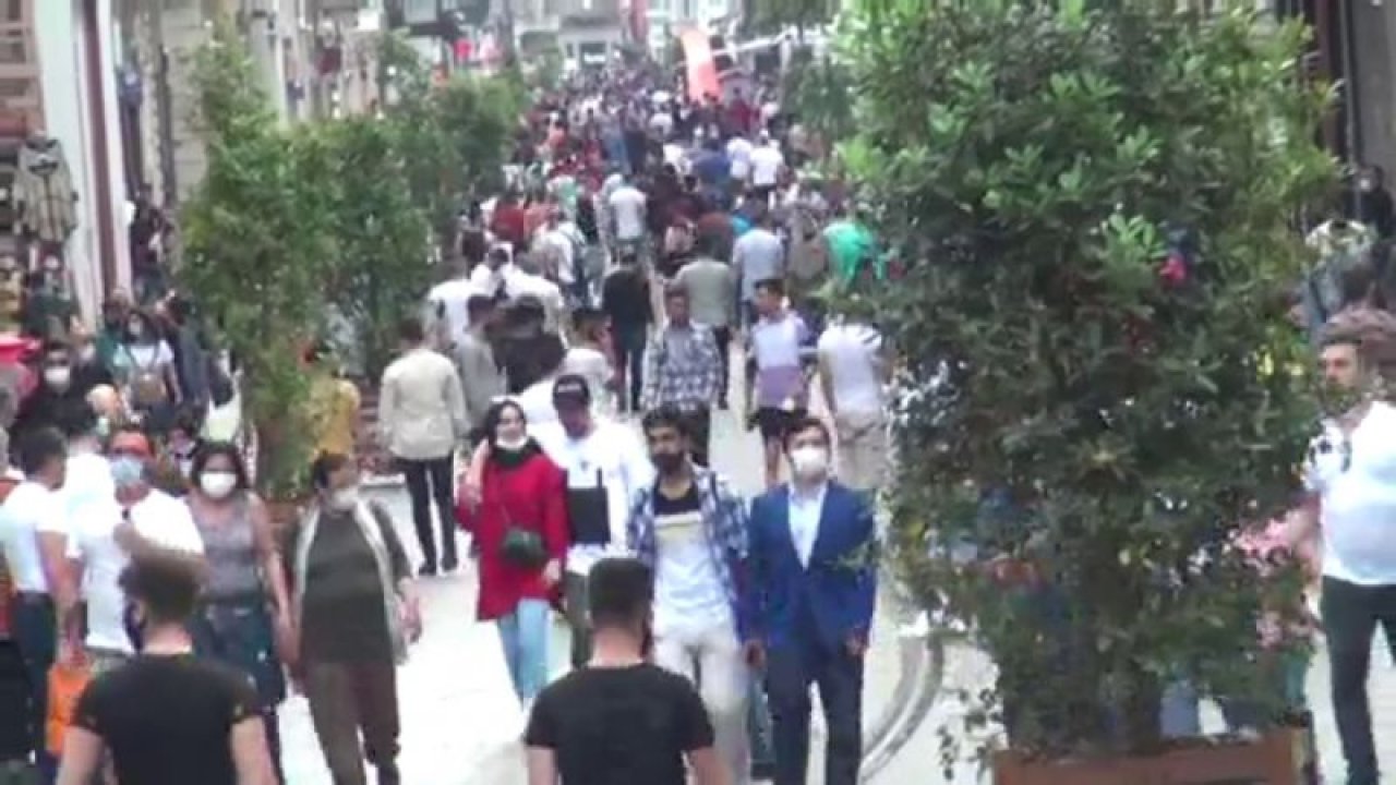 Normalleşme sürecinden sonra Taksim Meydanı’nda kalabalık her geçen gün artıyor!
