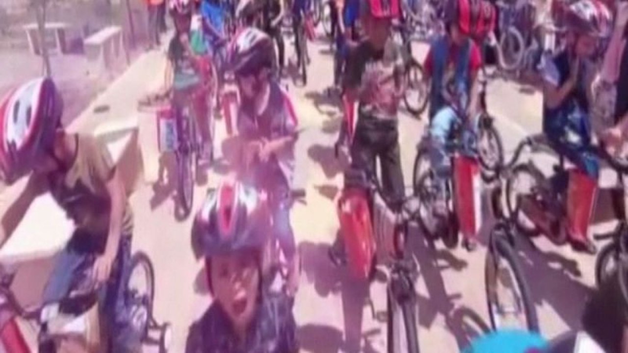 İdlib’de çocukların bisiklet sevinci - Video Haber