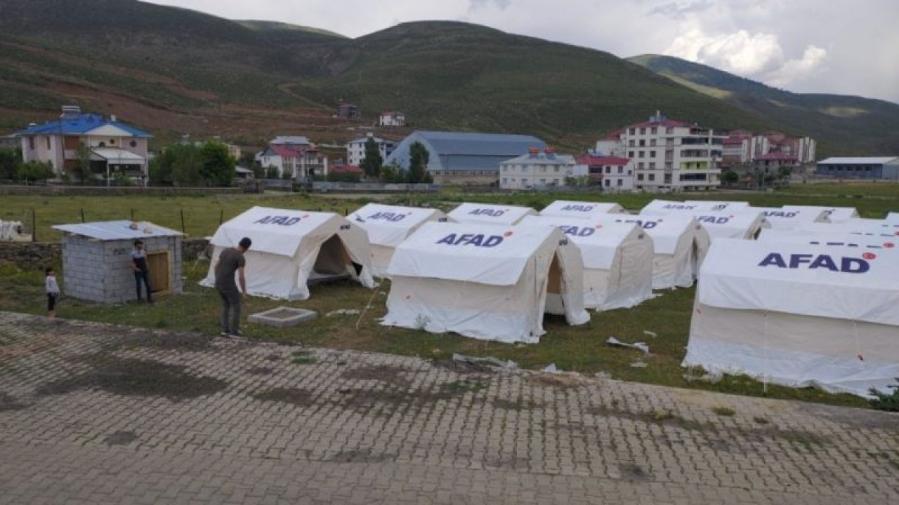 Bingöl'de depremin yaraları sarılmaya devam ediyor! Tedbir amaçlı çadırlar kuruldu!