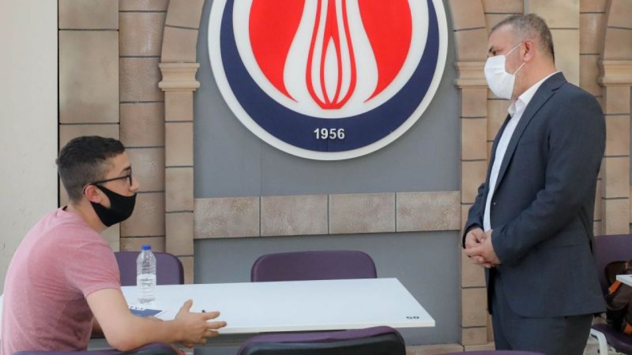 Başkan Ercan, Millet Kıraathanesinde öğrencilerle sohbet etti