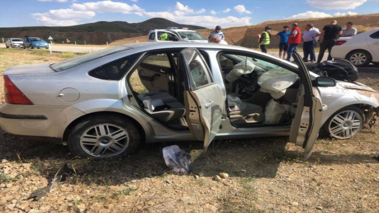 Sivas'ta korkutan kaza! Otomobil devrildi: 1'i polis 4 yaralı