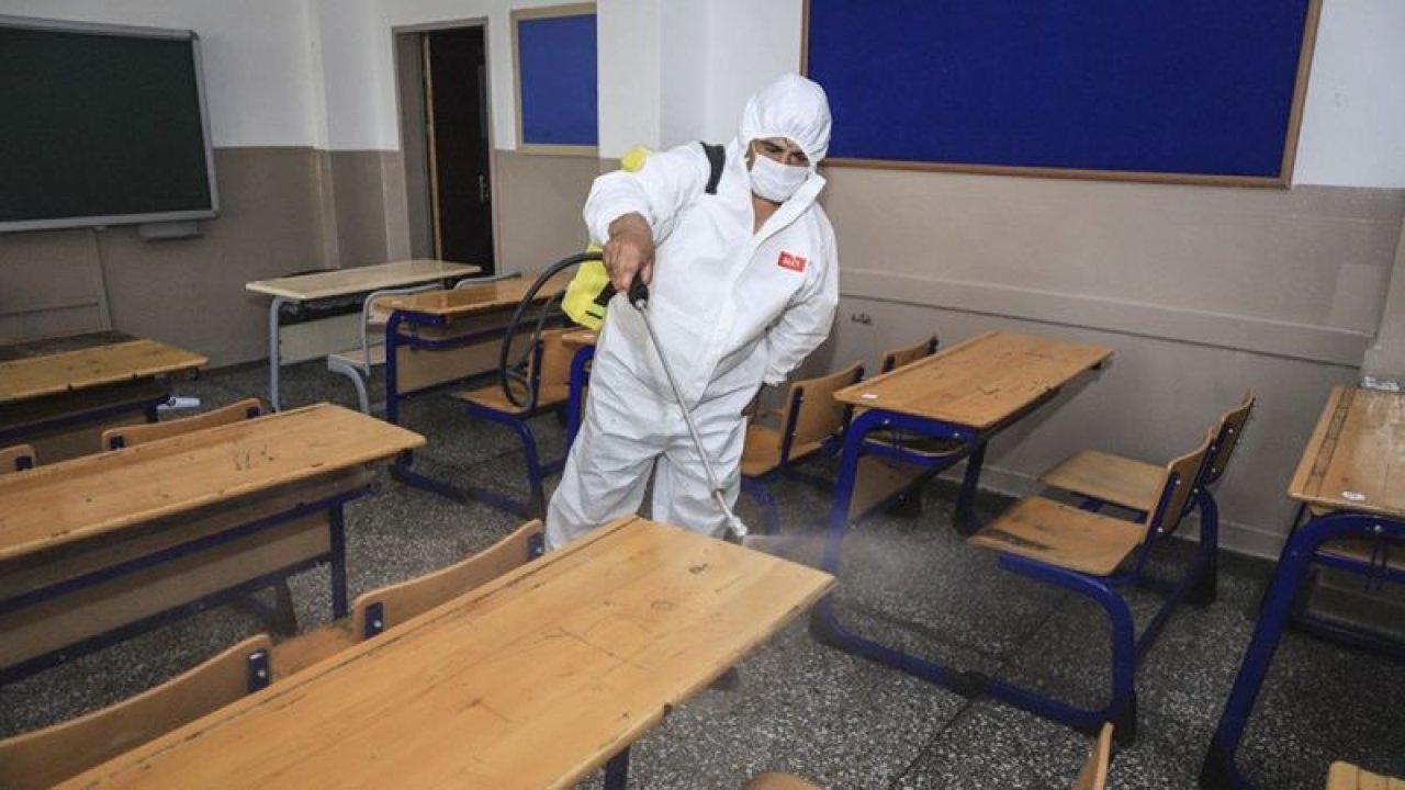 Sınav sonrası sınıflar dezenfekte edildi