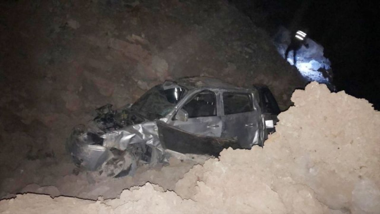 Antalya'da korkunç kaza! Sürücü hayatını kaybetti, eşi ve iki çocuğu...
