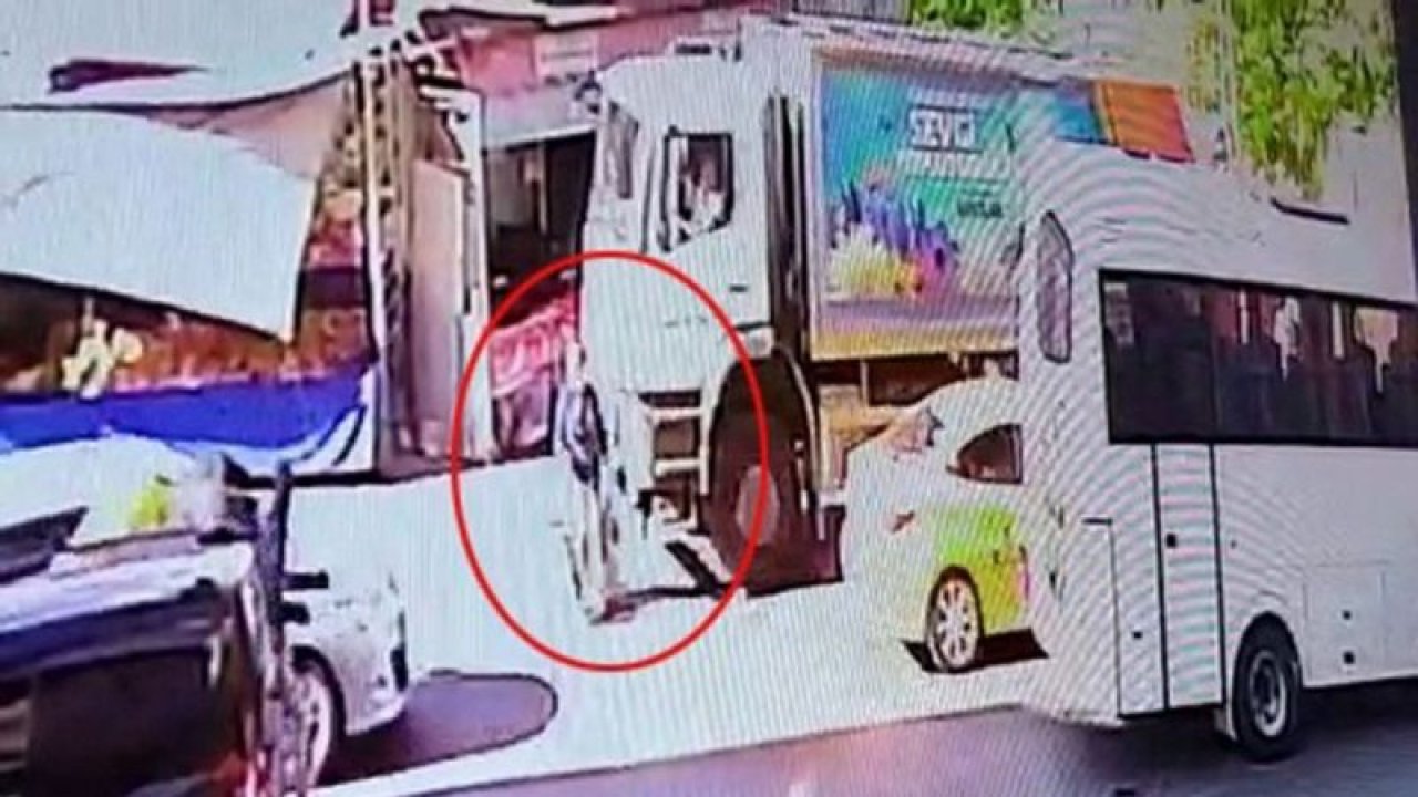 Feci Kaza! Çöp kamyonu kadını iki kez ezdi - Video Haber