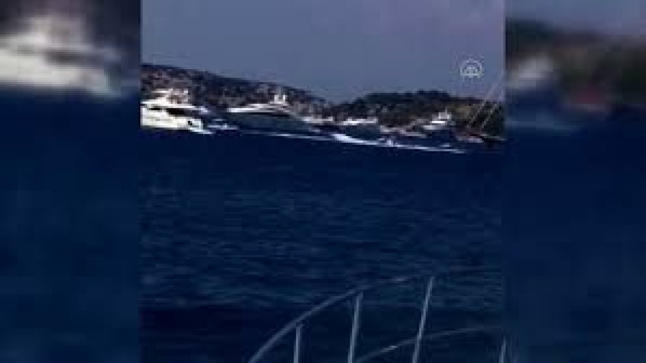 Bodrum'da kaptanı denize düşen sürat botunun etrafında dönmesi kameraya yansıdı