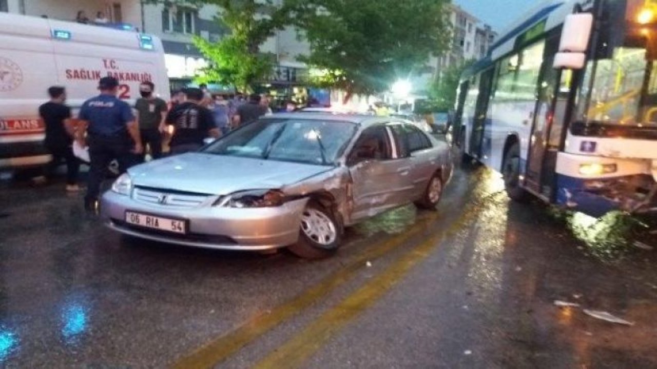 Ankara'da Kontrolsüz dönen otomobile EGO otobüsü çarptı: 2 yaralı