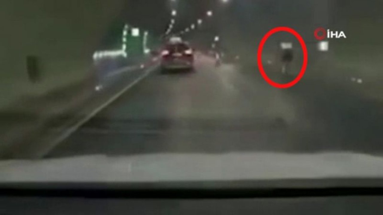 Akıllara durgunluk veren olay! Tünel içinde bisikletliyi yol kenarına savurdu - Video Haber