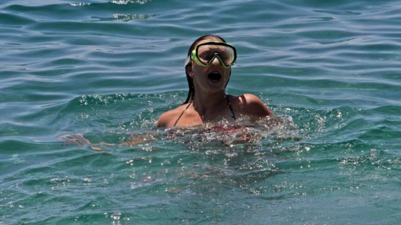 Genç kız dalış yaparken fark etti! Denizden çıkan şeye kimse inanmadı - Video Haber