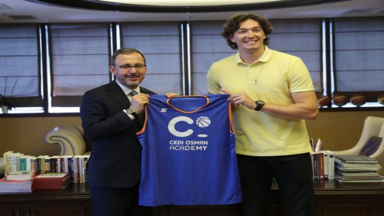 Bakan Kasapoğlu’nun konuğu NBA’in yükselen yıldızı Cedi Osman