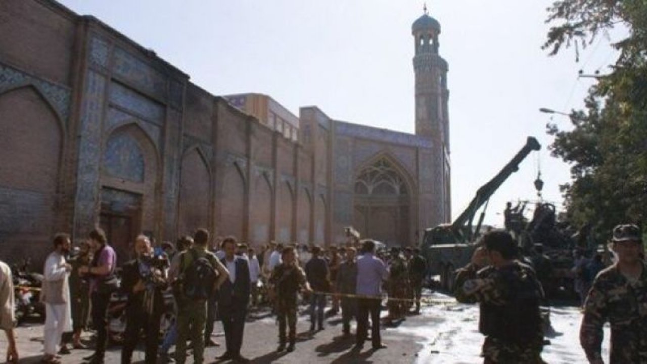 Camiye düzenlenen silahlı saldırıda 3 kişi hayatını kaybetti!