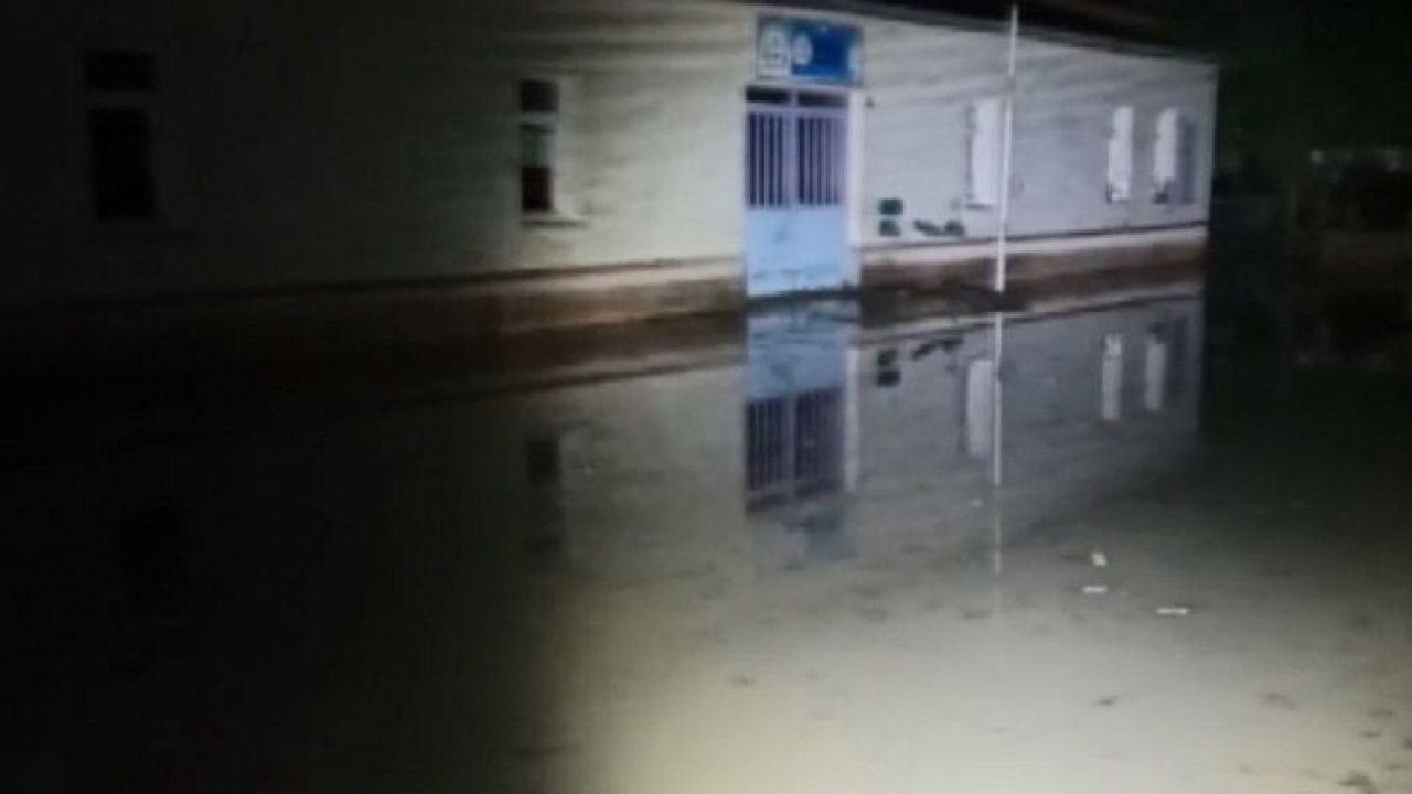 Erzurum’da sel hayatı felç etti: 1 okul ve 1 ev kullanılmaz hale geldi - Video Haber
