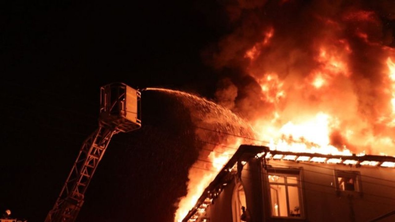 Korkutan yangın! Binada 10 kişi mahsur kaldı - Video Haber