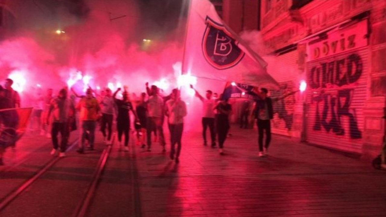 Başakşehir Taraftar Grubu şampiyonluğu Taksim’de kutladı
