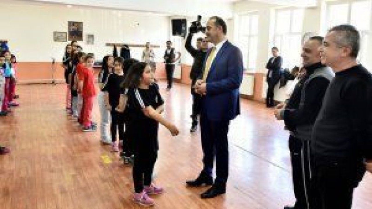 Başkan Akgül, Mamak Kültür Merkezi Konservatuarını ziyarette bulundu