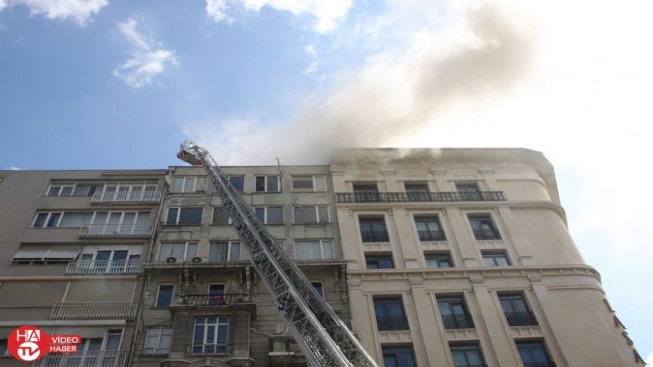 9 katlı bir binanın çatısında yangın