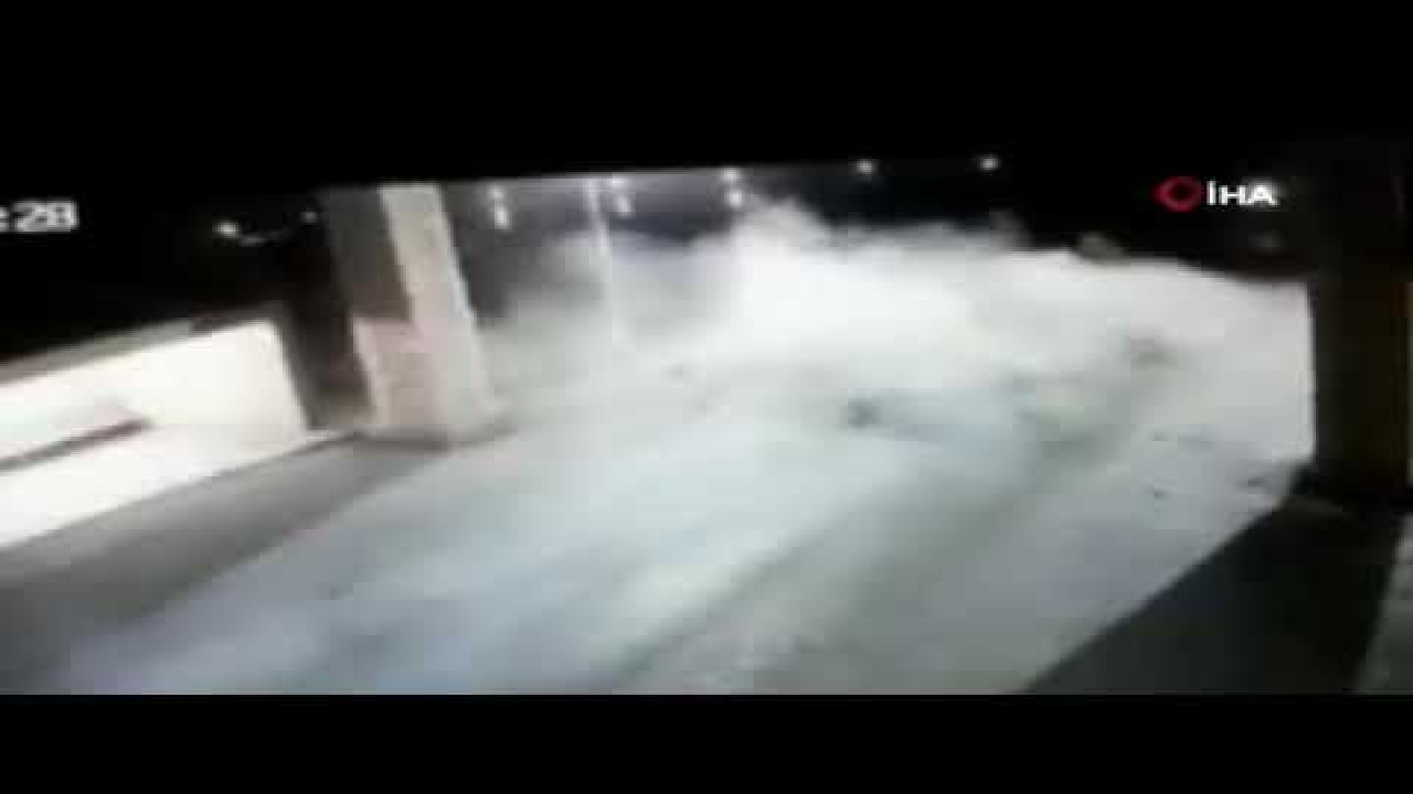 Feci Kaza! Araçlar kafa kafaya çarpıştı: 5 ölü, 6 yaralı - Video Haber