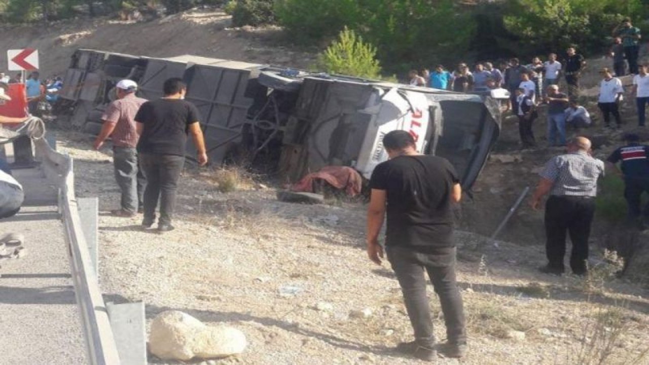 Mersin’de askerleri taşıyan otobüs devrildi: Çok sayıda yaralı