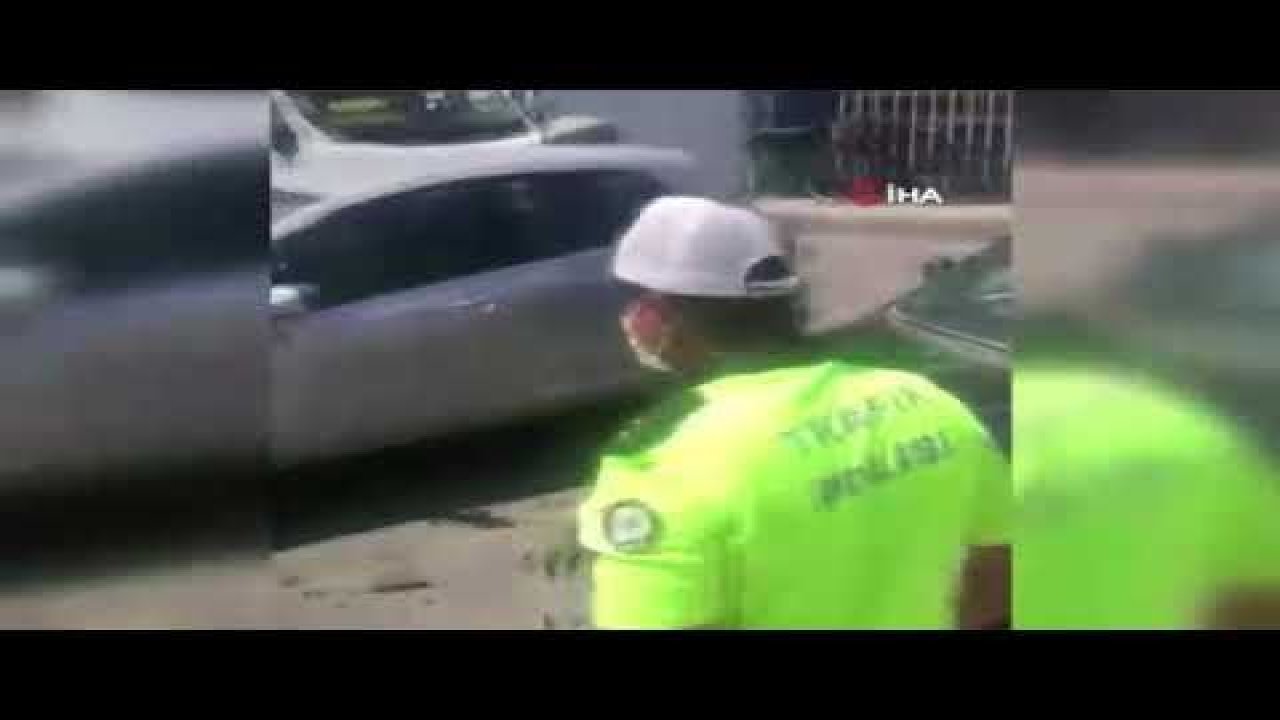 İzmir’de feci kaza! Araç, 8 aracın üzerinde takla attı - Video Haber