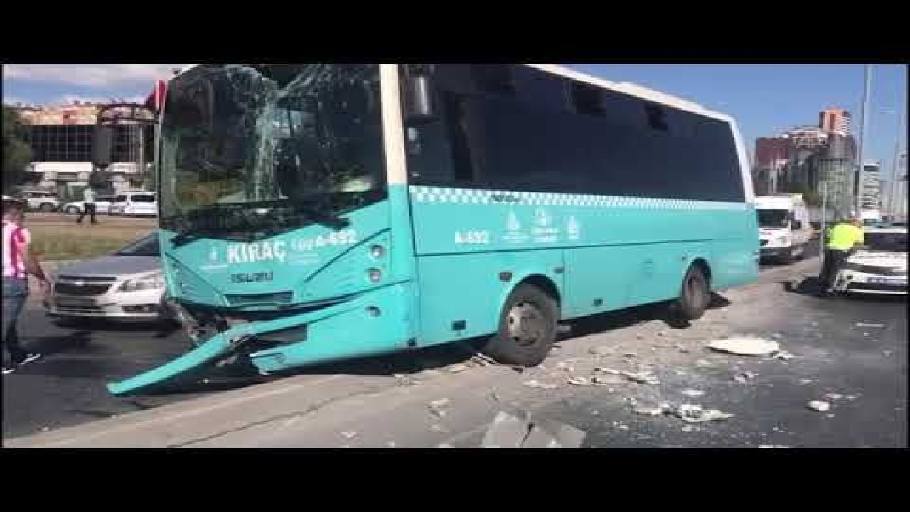 Esenyurt'ta trafik kazası: 2 yaralı - Video Haber