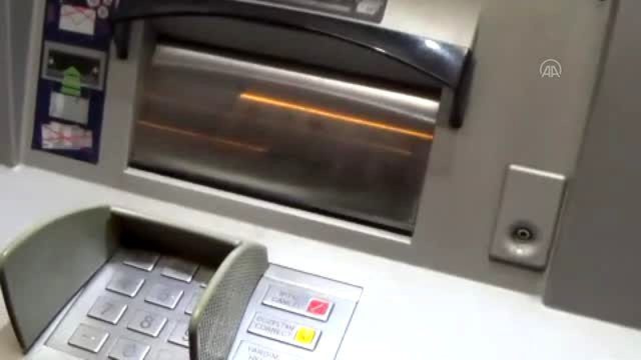 ATM'lere kart kopyalama aparatı yerleştirdiler!