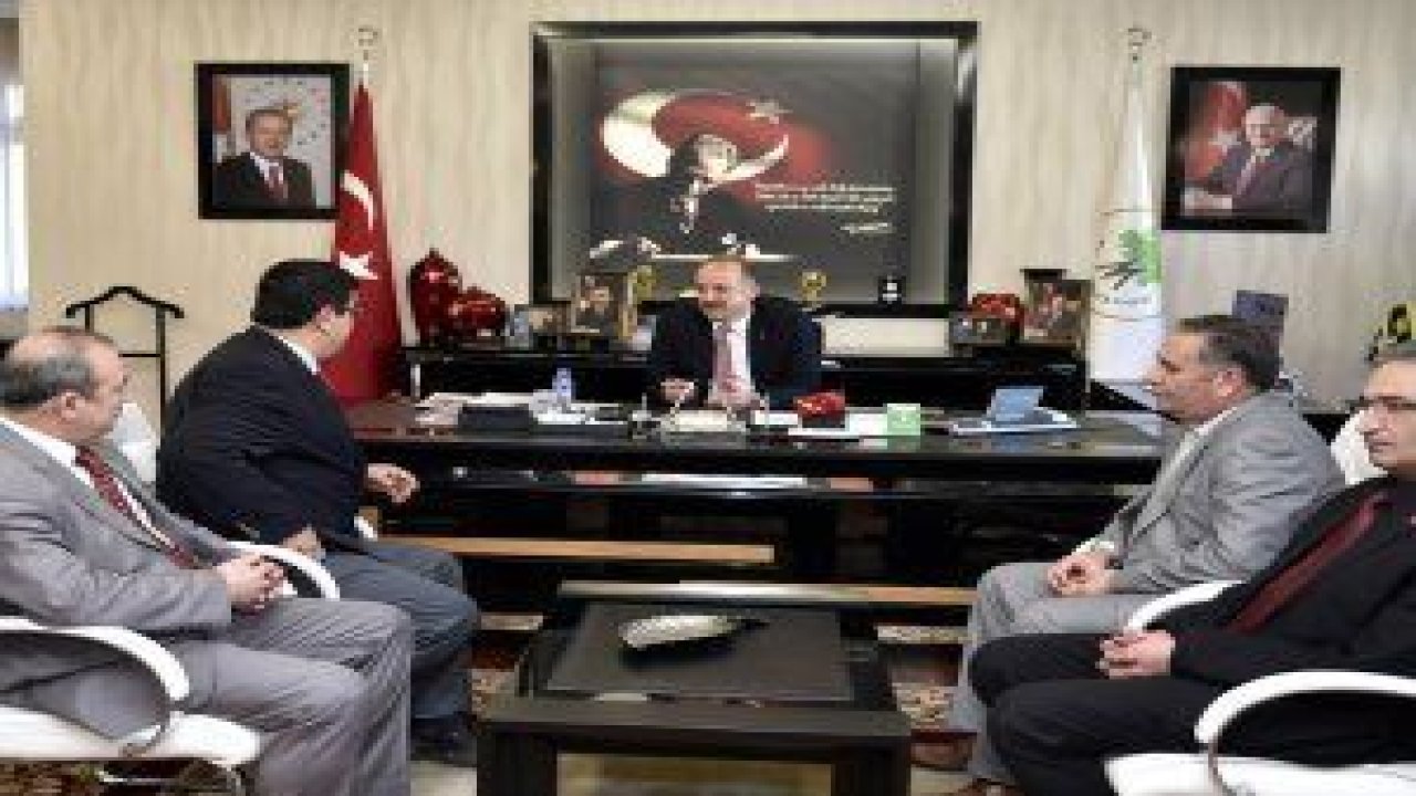 Ankara Servis Araçları Esnaf Odası Başkanı Halil İbrahim Seyfi ve yönetim kurulu üyeleri, Mamak Belediye Başkanı Mesut Akgül’ü makamında ziyaret etti