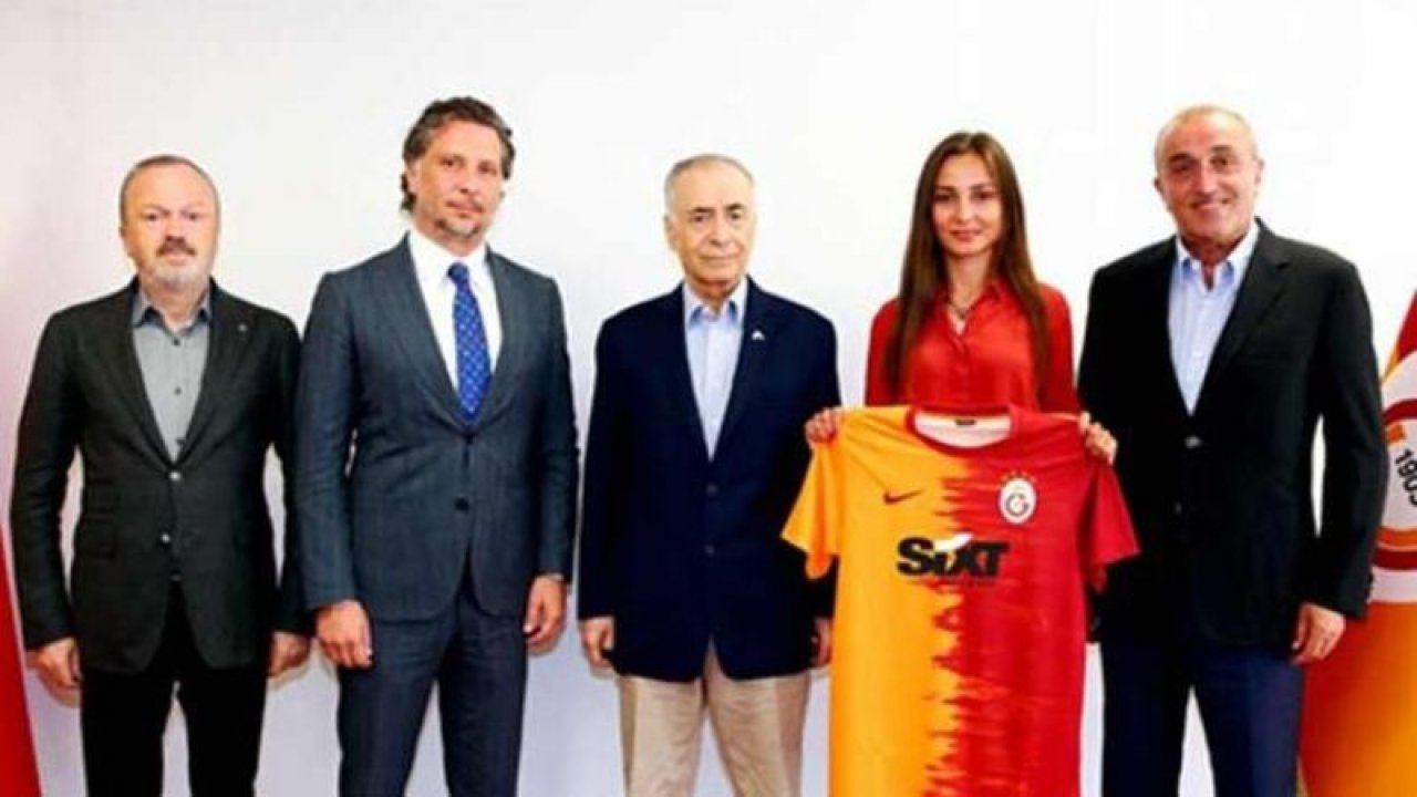 Galatasaray'ın yeni forma sponsoru SIXT oldu
