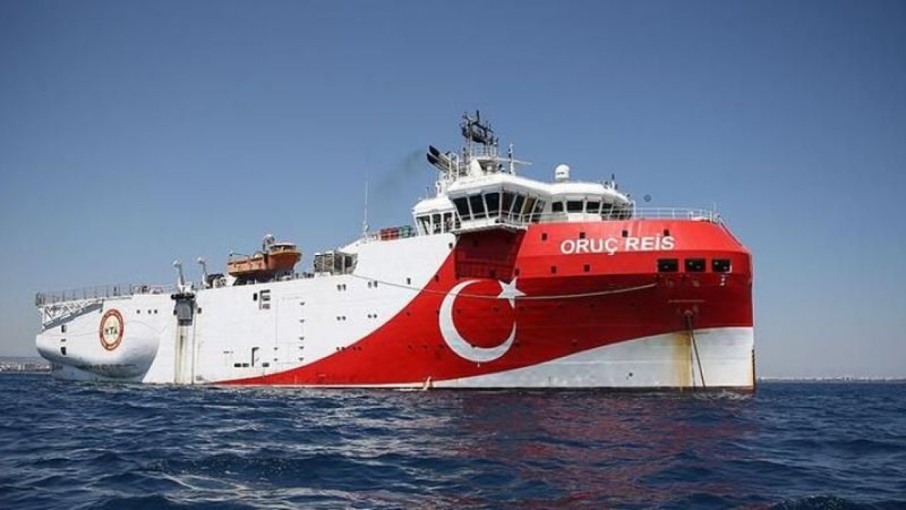 Bakan Dönmez: "1.750 kilometre kablo Akdeniz'e indi"