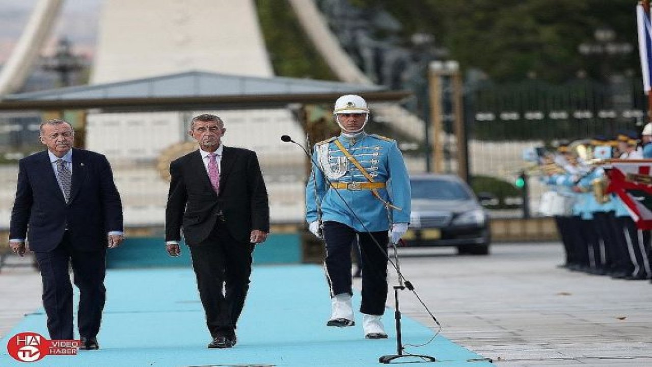 Çekya Başbakanı Babis’i resmi törenle karşıladı