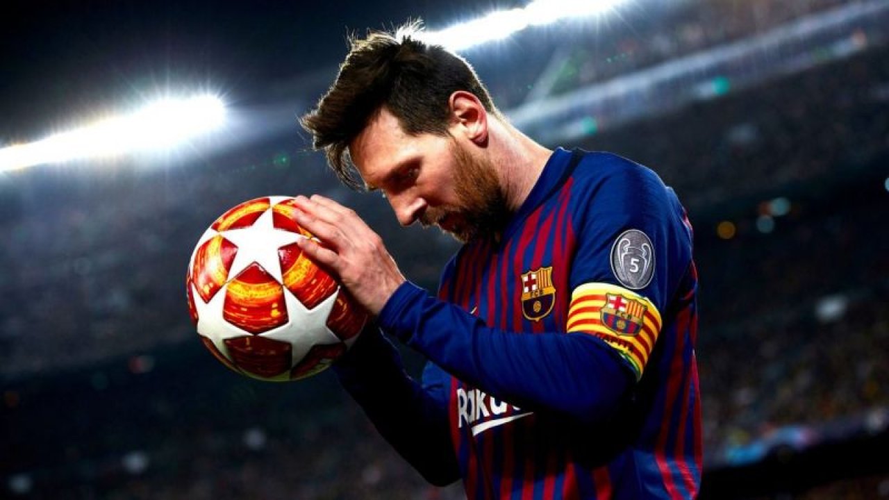 Messi, 1 milyar dolar kazanan ikinci futbolcu olmaya hazırlanıyor