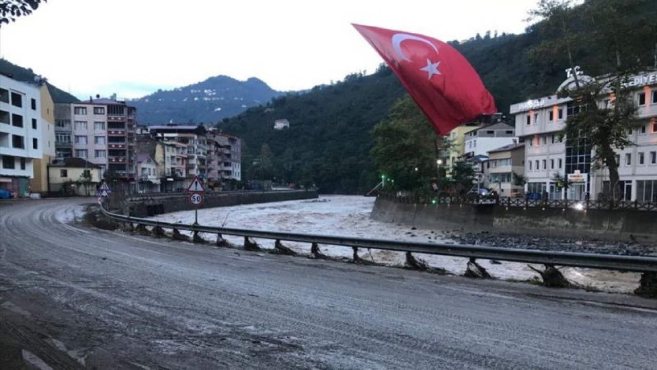 İçişleri Bakanı Soylu, Giresun'da sel bölgesinde incelemelerde bulundu