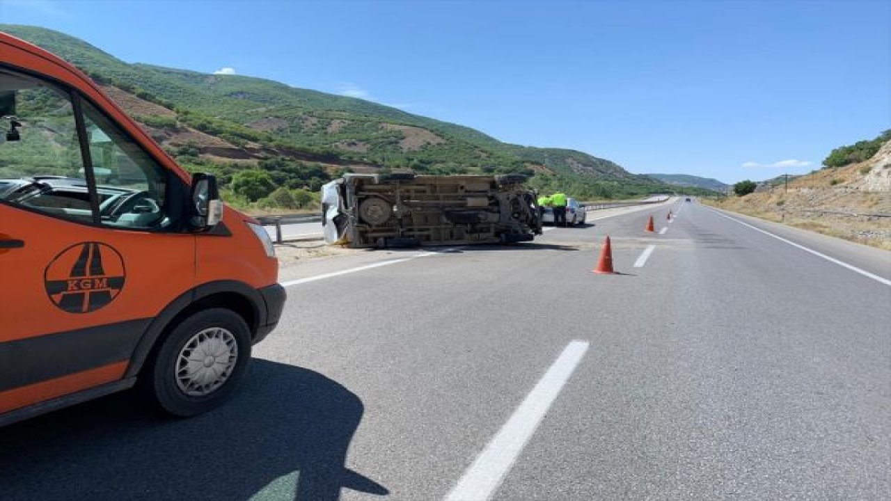 Erzincan'da feci kaza! Minibüs devrildi: 7 yaralı