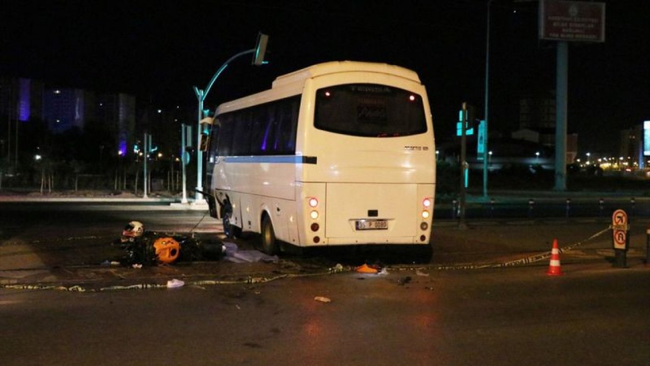 İzmir'de feci kaza! Minibüse çarpan motosikletin sürücüsü öldü