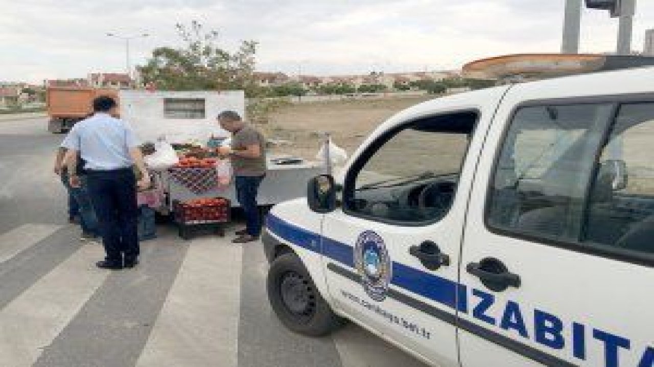 Çankaya Belediyesi Zabıta ekipleri, seyyar satıcılara müdahale etti