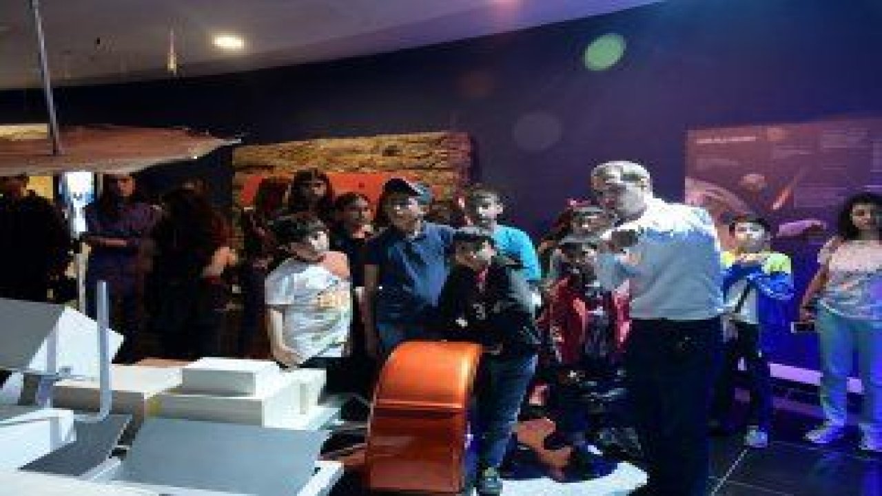 Başarılı gençler Mamak Ali Kuşçu Gökbilim Merkezi'nde uzayı keşfetti