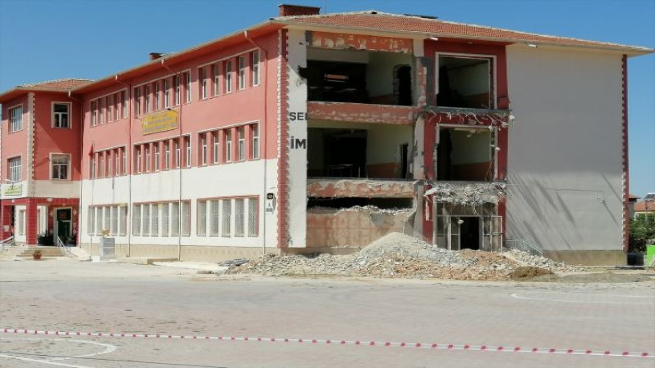 Okulun duvarı çöktü: 1 kişi hayatını kaybetti