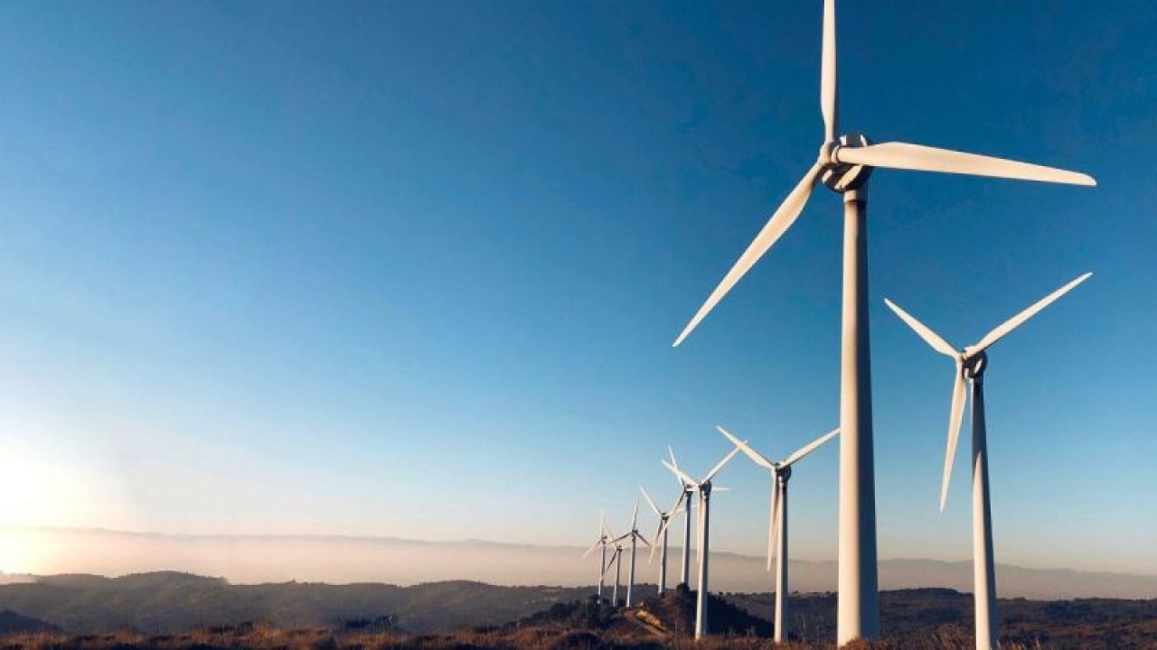 Rüzgar enerjisi Türkiye’de  binlerce kişiye istihdam sağlıyor