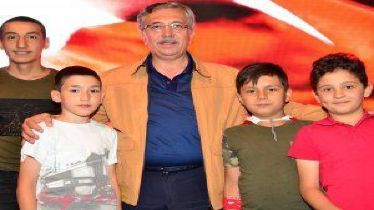 Pursaklar vatandaşı 15 Temmuz Demokrasi ve Milli Birlik Günü etkinlikleri kapsamında demokrasi nöbetinde