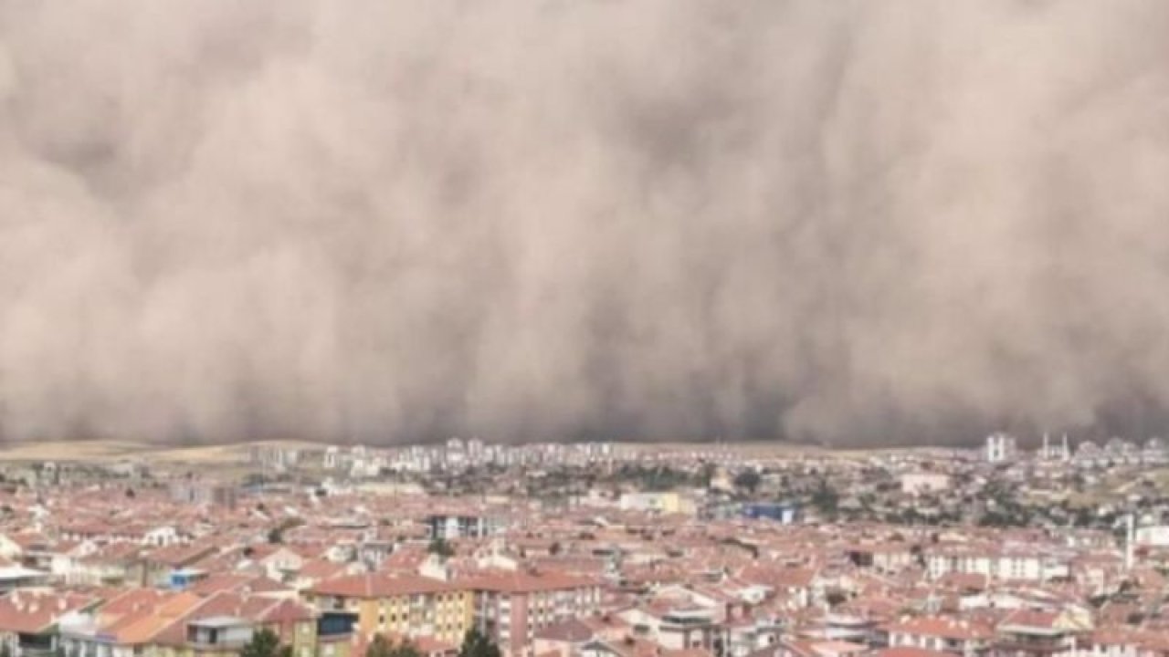 Ankara'da Kum Fırtınası! Koronada Zirveyi Oynarken, Bir de Kum Fırtınası Felaketi Başladı! Sonumuz Geliyor mu?